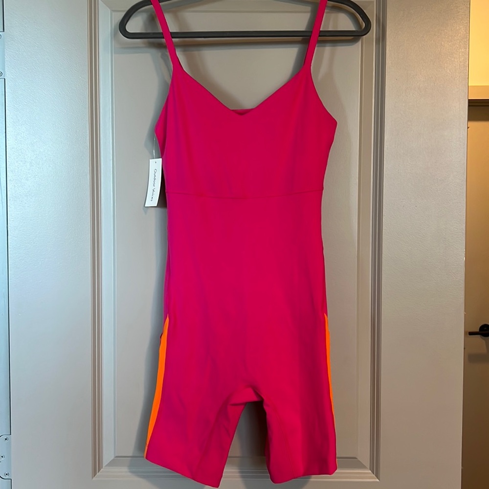 Woman’s outdoor voices winecup -m zoom 8” bodysuit.